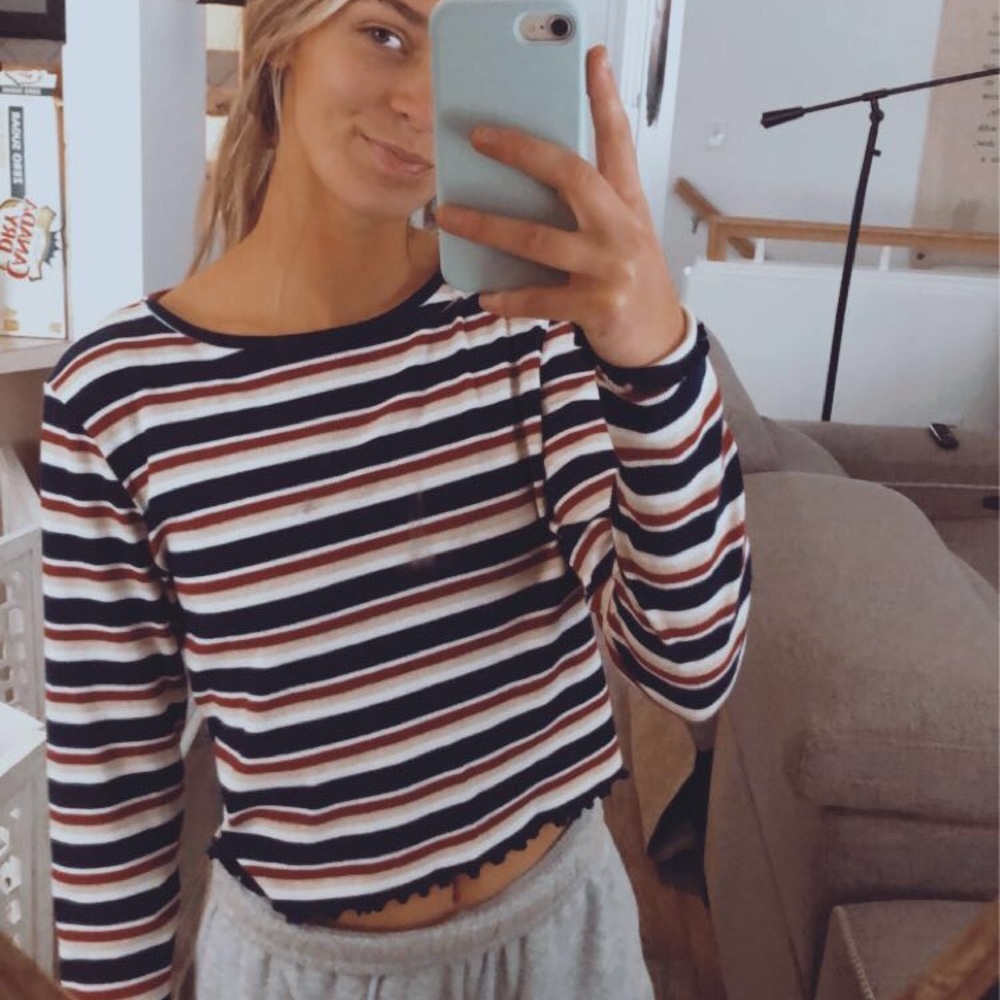 Divided stripped long sleeve